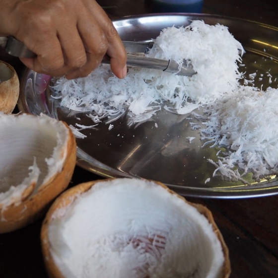 タイの伝統菓子_カノムトム作り